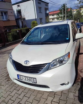 Toyota Sienna cena 119000 przebieg: 84000, rok produkcji 2016 z Białystok małe 92